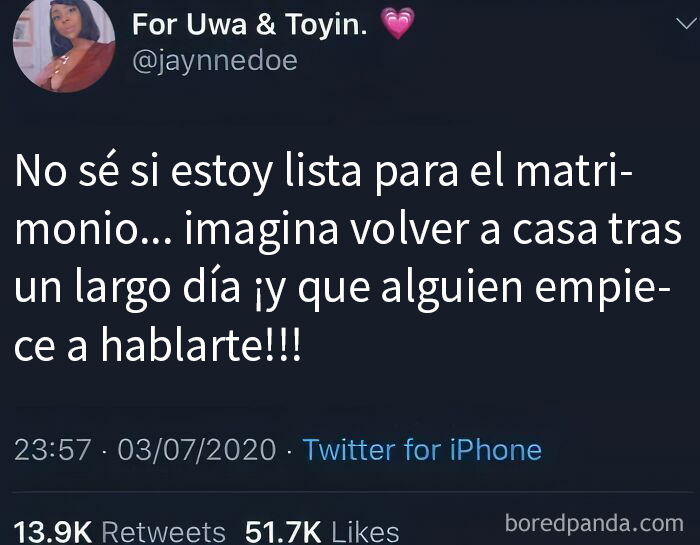Memes divertidos para introvertidos sobre el cansancio de socializar después de un largo día.