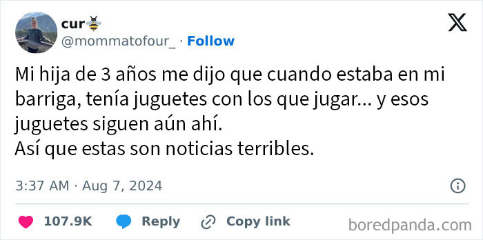 Pantallazo de tuit con conversación divertida e incómoda entre padre e hija sobre juguetes en la barriga.