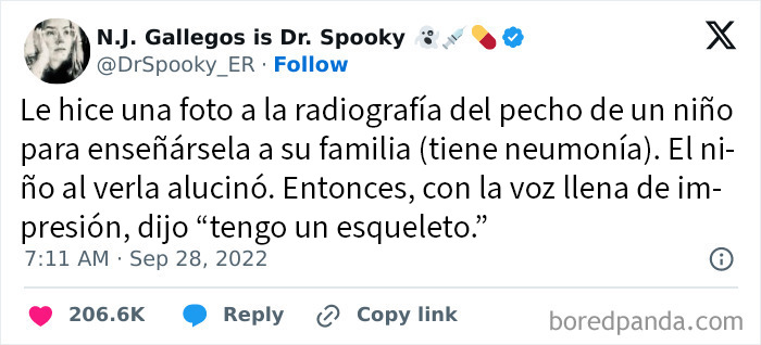 Tuit divertido con conversación incómoda entre padres e hijos sobre radiografía y esqueleto causado por neumonía.