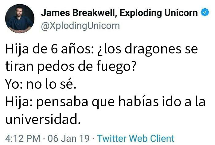 Tuit divertido sobre conversaciones incomodas entre padres e hijos con preguntas curiosas de una niña de 6 años.