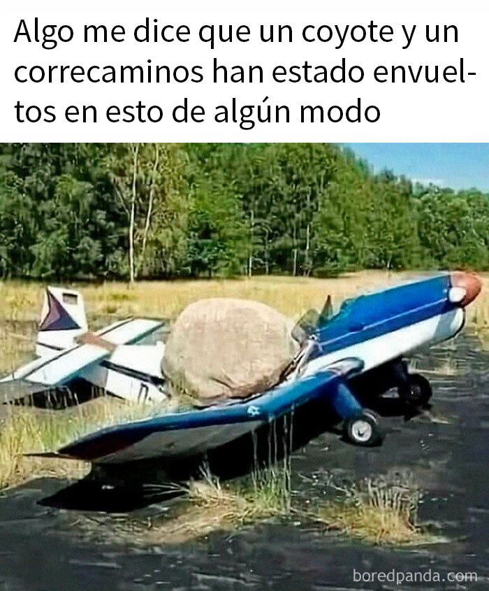 Avión pequeño accidentado con una gran roca encima, imagen divertida para memes entretenidos que ojear sin nada que hacer.