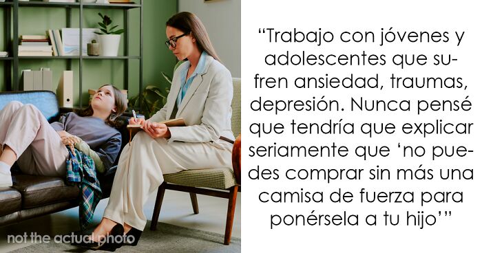 Terapeuta atendiendo a paciente joven con ansiedad y trauma, mostrando experiencias que causan juicio a terapeutas.