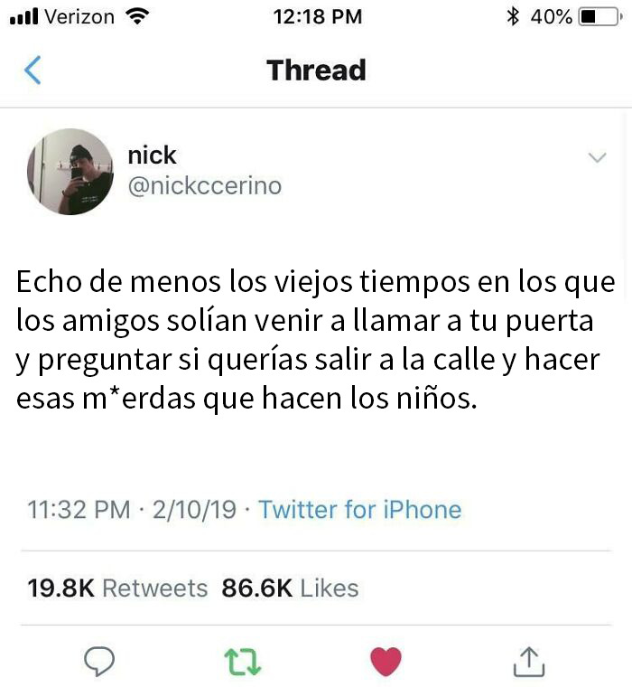 Captura de pantalla inusual de tuit que reflexiona sobre la nostalgia y la amistad en tiempos pasados.