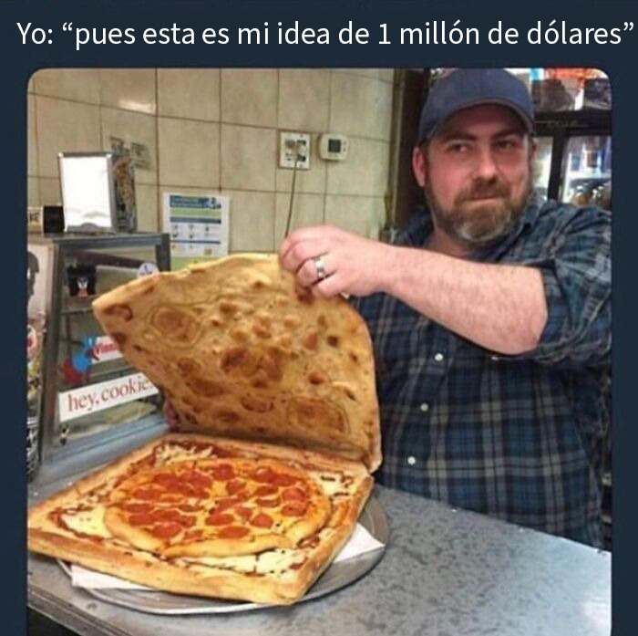 Hombre mostrando captura de pantalla inusual con pizza cuadrada y otra redonda dentro, imagen poco común y curiosa.