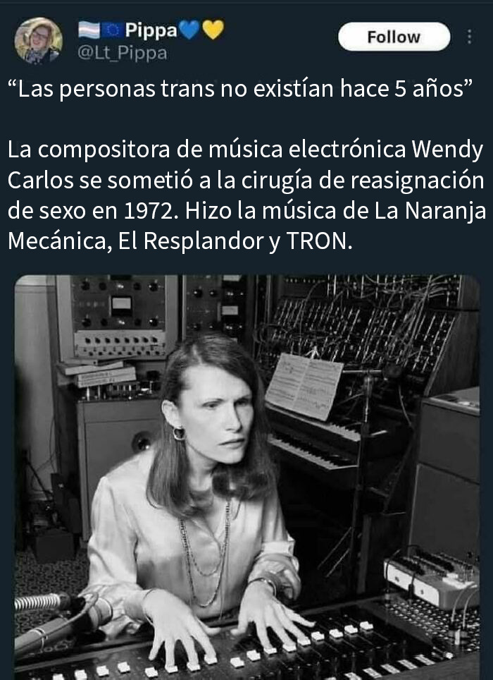 Mujer trabajando en estudios de música electrónica, memes impactantes con humor y crudas verdades sobre personas y sociedad.