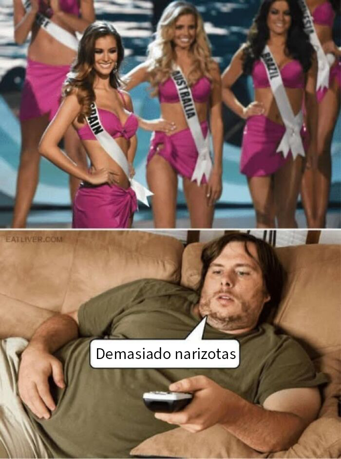 Concursantes de belleza y hombre en sofá con control remoto, meme jugando con el límite de lo divertido y lo ofensivo.