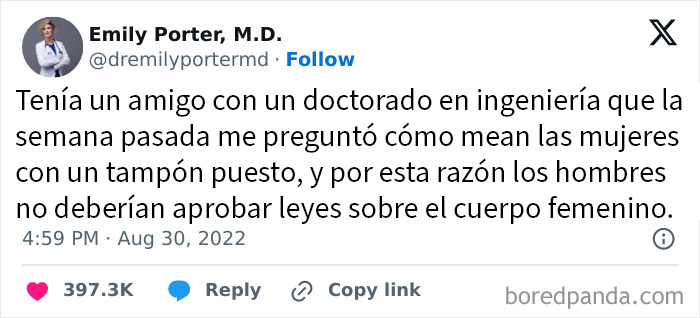 Tuit divertido relacionado con memes médicos que muestran opiniones sobre leyes y el cuerpo femenino de forma humorística.