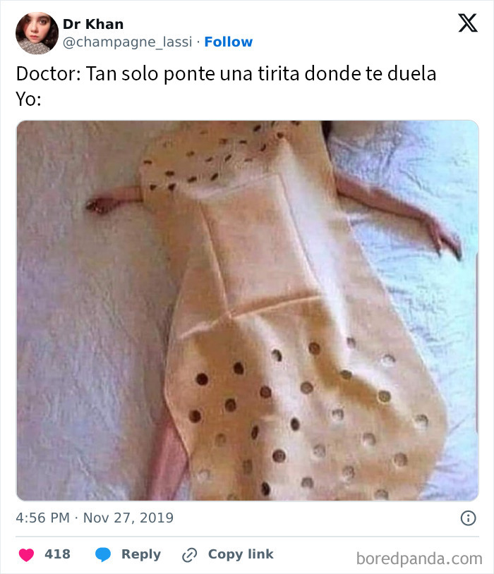 Persona cubierta con una tirita gigante como meme médico divertido para 20 memes médicos divertidísimos.