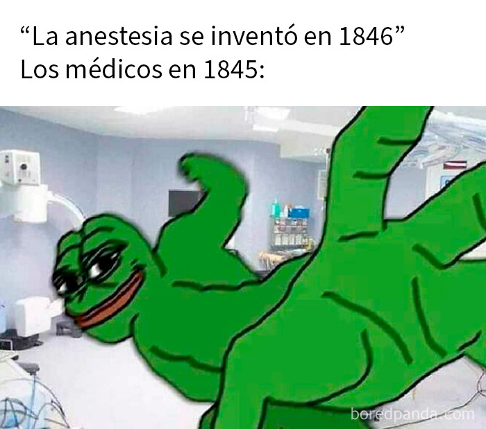 Meme médico divertido con referencia a la anestesia antes de 1846 en un quirófano humorístico.