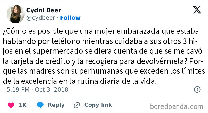 Tuit que destaca la capacidad de madres superhumanas en la crianza de los hijos y situaciones cotidianas absurdas.