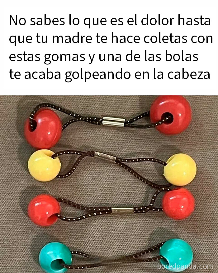 Gomas para el cabello con bolas coloridas que muestran partes de nuestras vidas de los años 80 que ya no existen.