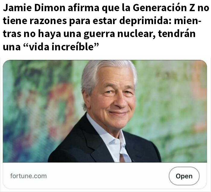 Hombre mayor sonriente en traje, relacionado con titulares que podrían pasar por sátira pero son ciertos.