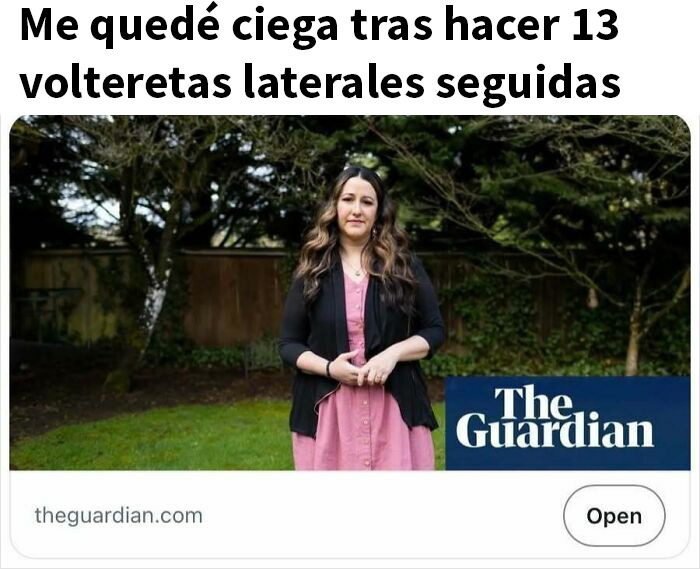 Mujer en jardín con vestido rosa y chaqueta negra ilustrando titulares que parecen sátira pero son ciertos.