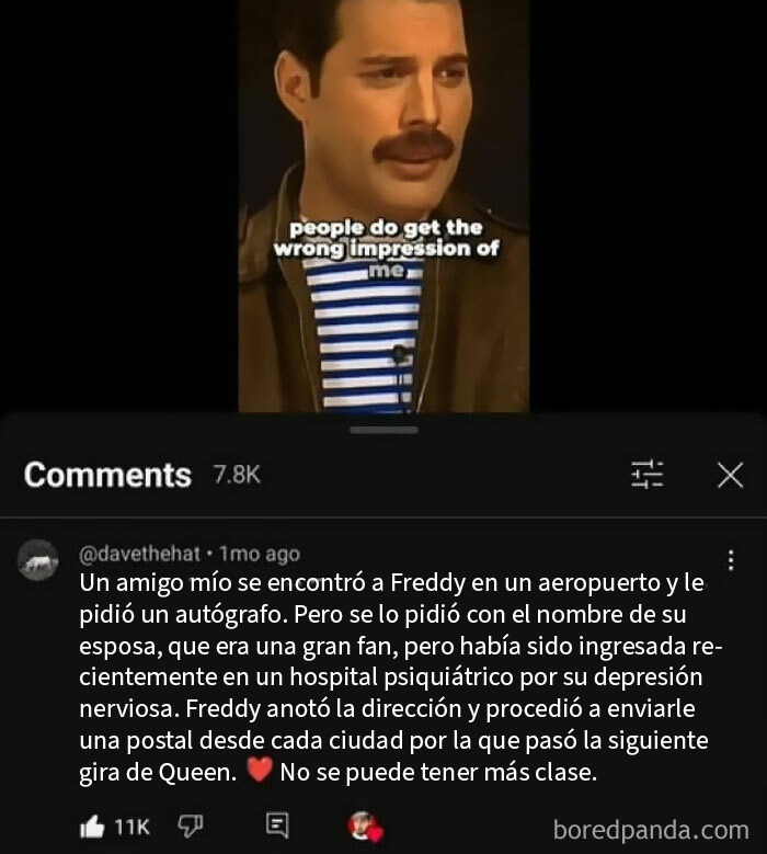 Hombre con bigote narrando historia emotiva para distraerse de los horrores actuales del mundo.