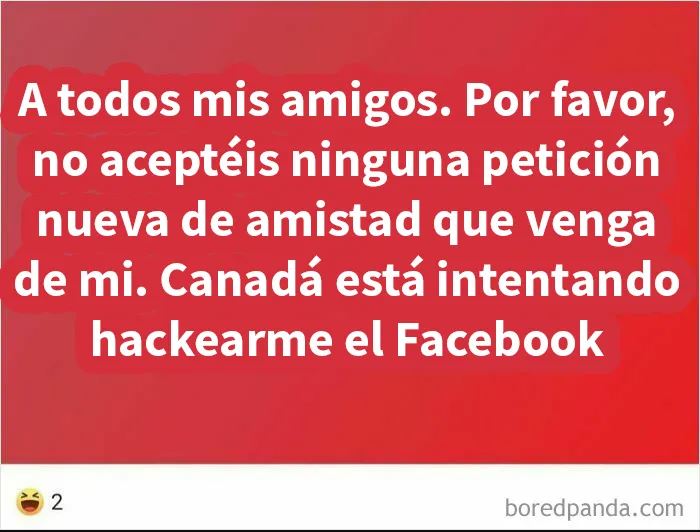 Abuela enviando mensajes confusos en internet, ejemplo de comedia involuntaria de personas mayores sin manejo digital.