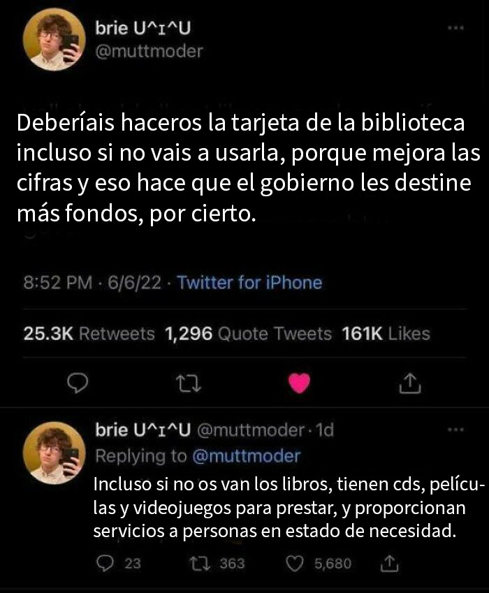 Tuit sobre la importancia de tarjetas de biblioteca para apoyar la financiación y ayudar a personas necesitadas, ejemplo de caos bueno.
