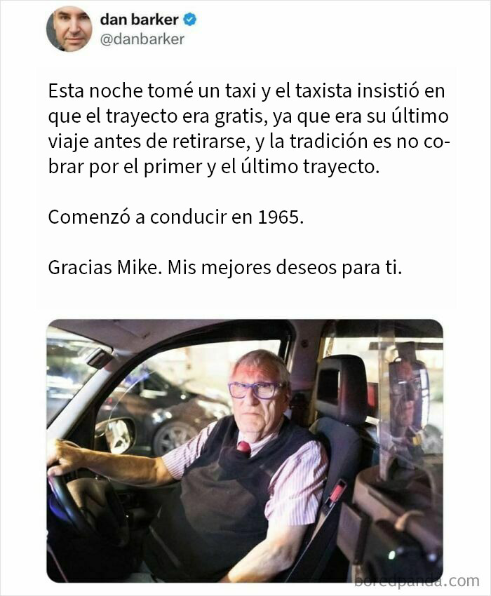 Hombre mayor en taxi ofreciendo viaje gratis en su último trayecto, imagen relacionada con memes divertidos para amigos.