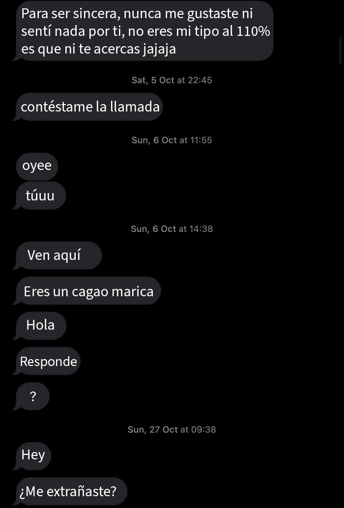 Captura de pantalla de mensajes de texto mostrando comportamiento delirante llamado la atención en mujeres en línea.