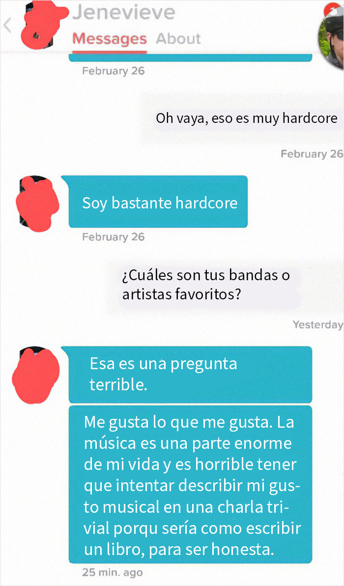 Captura de conversación online mostrando comportamiento delusional en mujeres señalado en redes sociales.