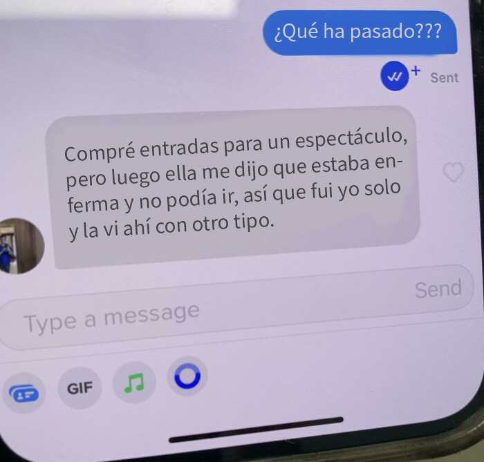 Conversación en mensaje de texto mostrando una brutal rechazo tras descubir que alguien fue a un espectáculo con otra persona.