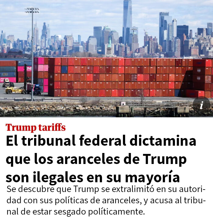 Contenedores apilados en puerto con skyline de ciudad, mostrando momentos que no salieron según lo planeado y son más divertidos.