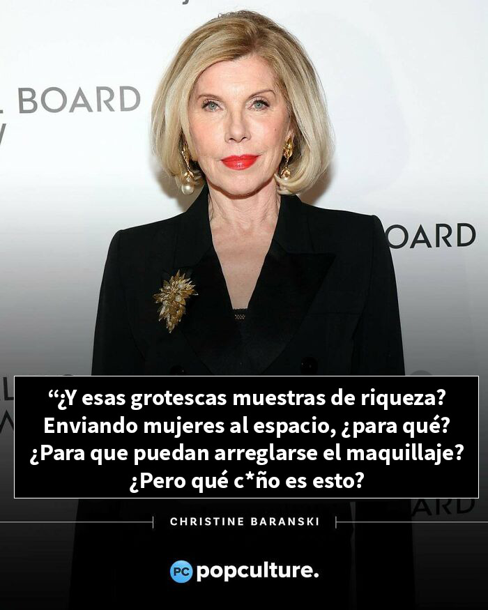 Mujer elegante con maquillaje rojo, ilustrando momentos divertidos cuando las cosas no salen como se planearon.