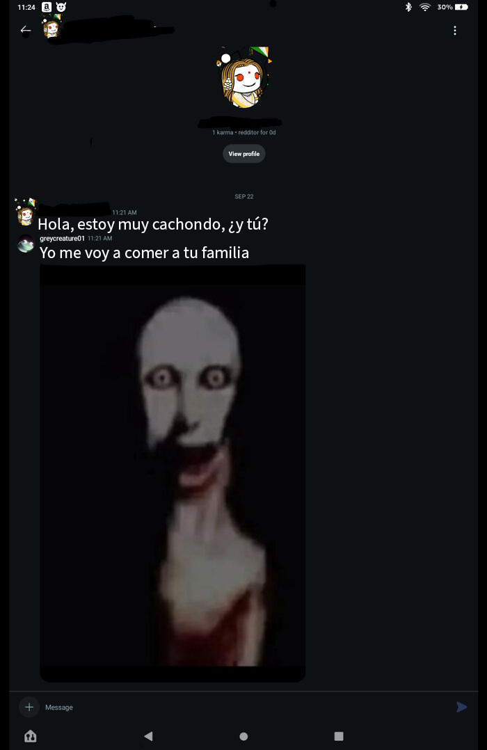 Conversación de mujer con respuesta contundente a comentario inapropiado, mostrando comeback salvaje a hombre acosador. Conversación de mujer con respuesta contundente a comentario inapropiado, mostrando comeback salvaje a hombre acosador.