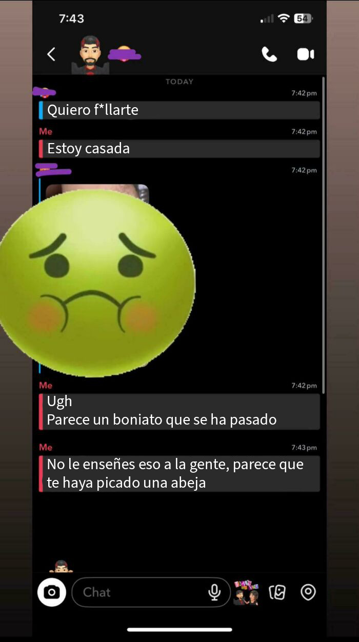 Captura de chat mostrando respuesta sarcástica de mujer a mensajes incómodos de hombre creepy con comeback salvaje. Captura de chat mostrando respuesta sarcástica de mujer a mensajes incómodos de hombre creepy con comeback salvaje.