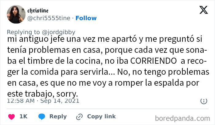 Captura de pantalla de tuit sobre experiencia con uno de los peores jefes, mostrando quejas laborales y problemas en trabajo de comida.