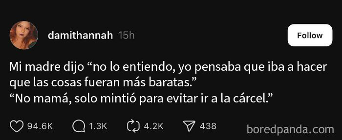 Tuit humorístico sobre karma mostrando una conversación sobre engaños y consecuencias justas en la vida diaria.