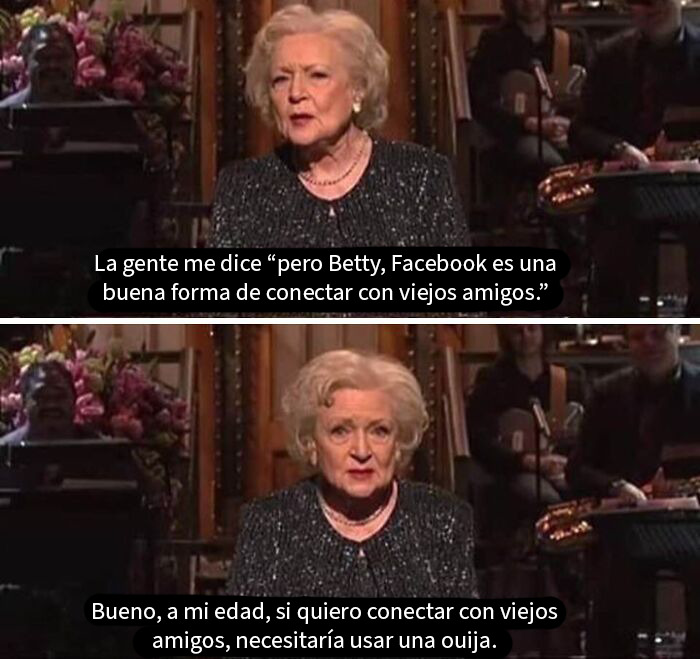 Mujer mayor en programa de comedia usando humor para conectar con amigos, meme divertido de cultura popular.