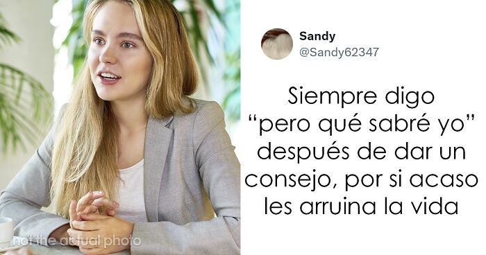 Mujer sonriendo junto a tuit de humor ofensivo de buen gusto dedicado a quienes disfrutan ese tipo de comedia en redes sociales.
