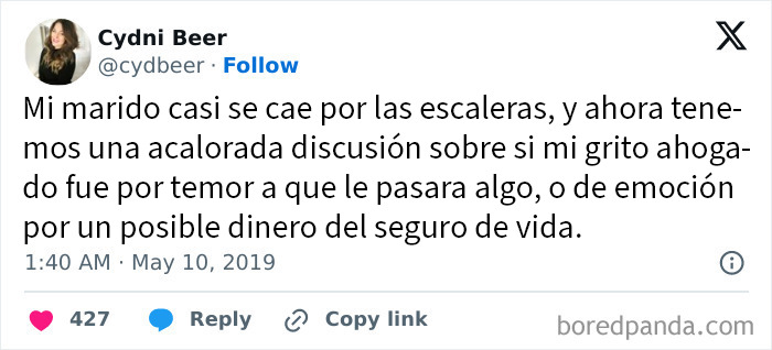 Tweet gracioso en inglés mostrando un momento torpe que resume la experiencia humana divertida y absurda. Tweet gracioso en inglés mostrando un momento torpe que resume la experiencia humana divertida y absurda.