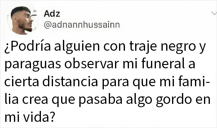 Tuit divertido sobre la experiencia humana con traje negro y paraguas en un funeral, reflejando situaciones absurdas y humorísticas. Tuit divertido sobre la experiencia humana con traje negro y paraguas en un funeral, reflejando situaciones absurdas y humorísticas.