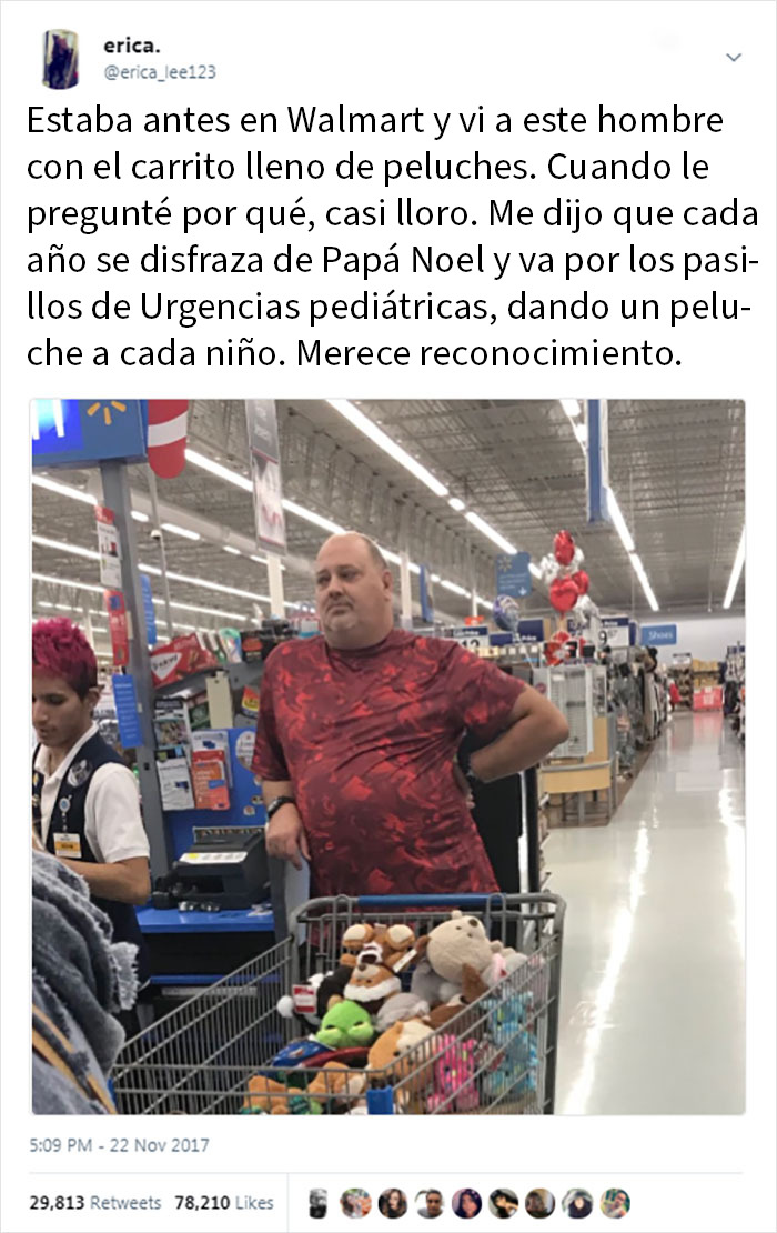 Hombre en Walmart con carrito lleno de peluches, imagen divertida y confusa de People Of Walmart.