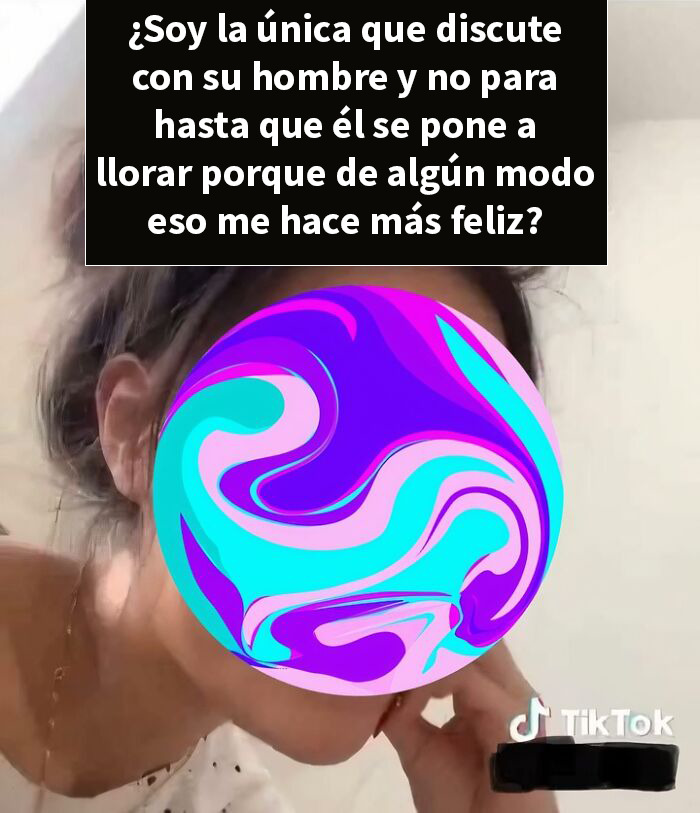 Mujer discutiendo con su pareja en video, mostrando comportamientos dramáticos y señales de alerta.