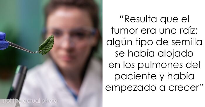 Mu00e9dico y cirujano analizan una muestra en laboratorio recordando momentos difu00edciles cuando algo saliu00f3 mal.