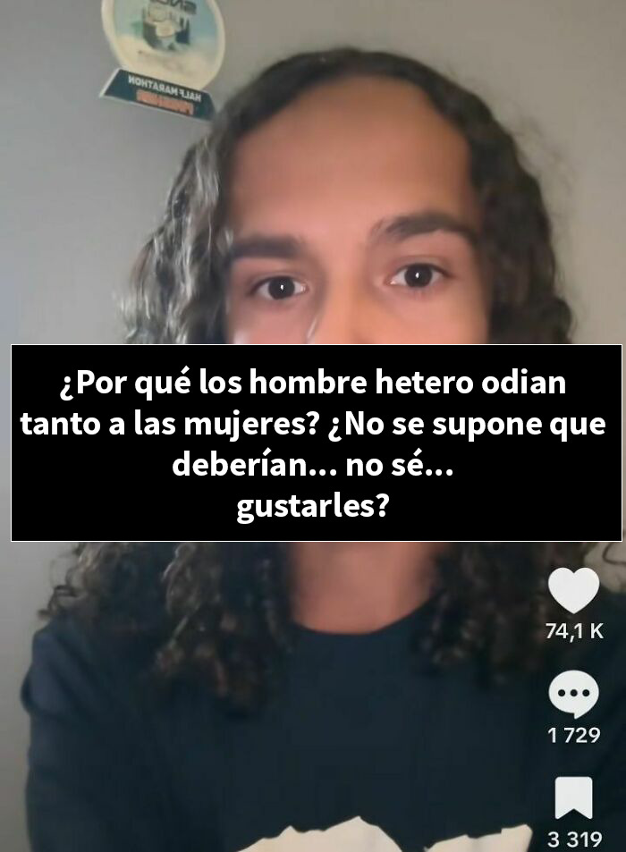 Persona con cabello rizado compartiendo meme divertido relacionado con relaciones y comentarios humorísticos en video de redes sociales.