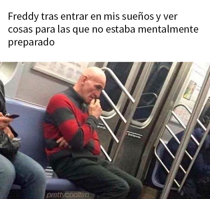 Hombre calvo pensando profundamente en un metro mientras alguien usa su teléfono, meme divertido para scroll en lugar de enfrentar problemas.