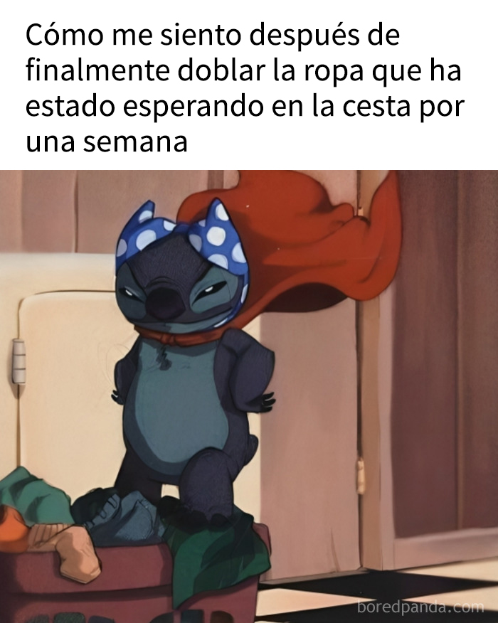 Personaje animado con capa roja y pañuelo azul doblando ropa, imagen divertida sobre la humanidad y cerebro colectivo.