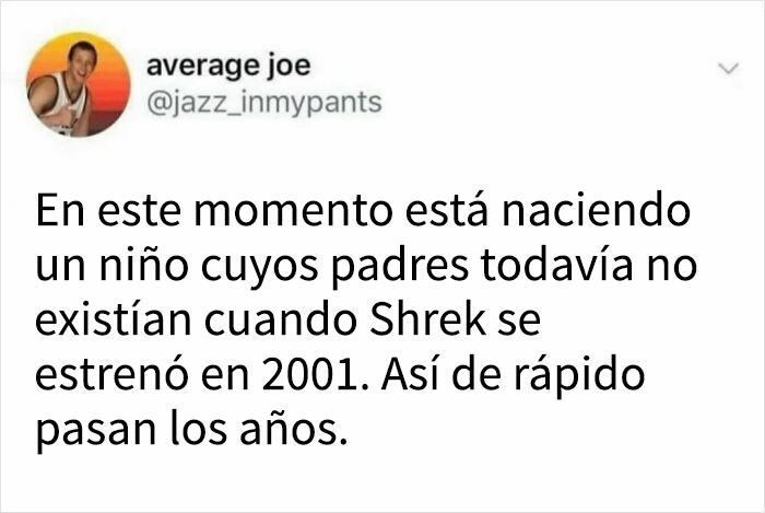 Meme divertido sobre la paternidad recordando que algunos padres no vivían cuando Shrek (2001) se estrenó.