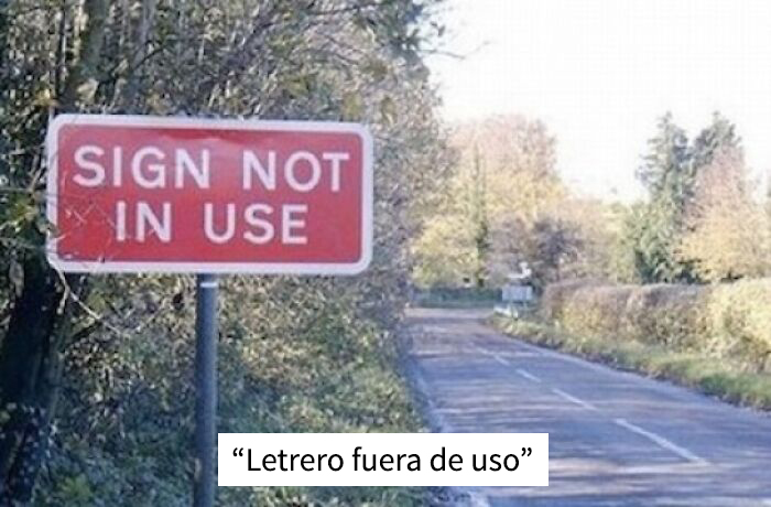 Señal de tráfico roja que indica que no está en uso, ejemplo divertido de cosas inútiles encontradas en la vida diaria.