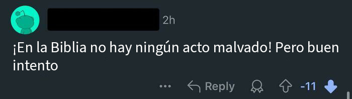 Captura de pantalla de una publicación en línea mostrando un comentario que refleja estupidez en internet.