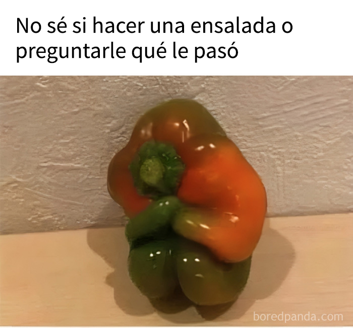 Pimiento con forma extraña que genera memes divertidos y entrega dopamina instantánea en redes sociales.