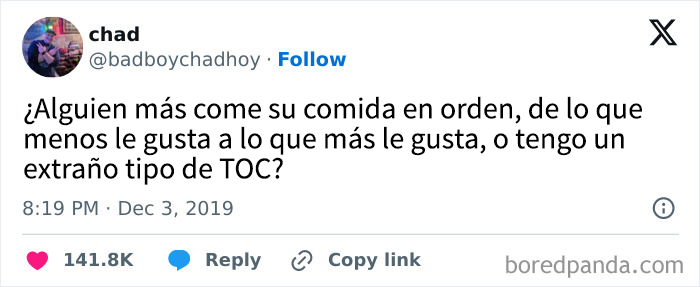 Usuario en Twitter compartiendo un meme que genera dopamina instantánea con un texto humorístico sobre hábitos alimenticios.