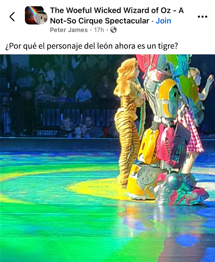 Actores disfrazados en función de El mago de Oz con personaje tigre, causando indignación y abandono del público.