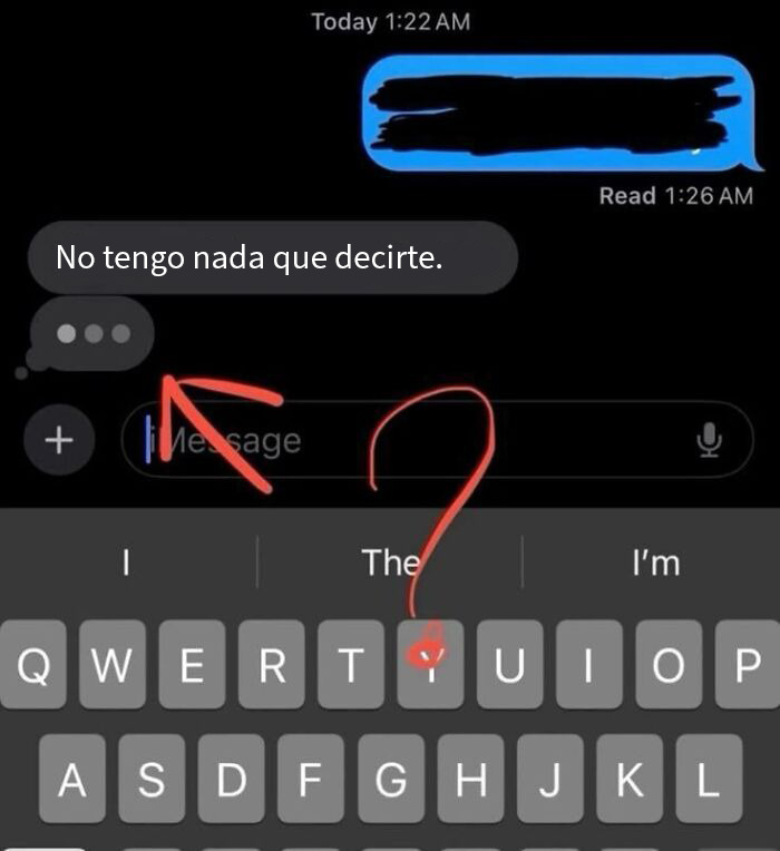 Conversación de mensajes de texto divertidos con un giro inesperado sobre contraseñas sencillas y seguridad digital.