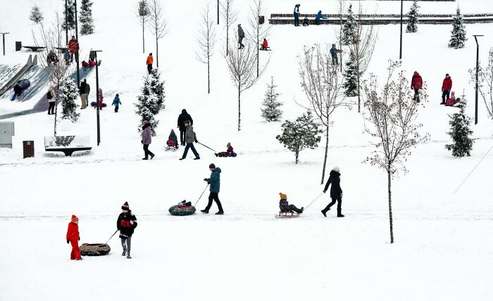 Recreación urbana en invierno por Ludmila Stepnova