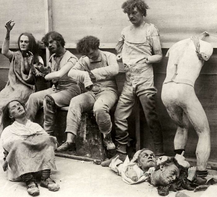 Figuras de cera derretidas rescatadas del incendio de 1925 en el Museo Madam Tussaud de Londres
