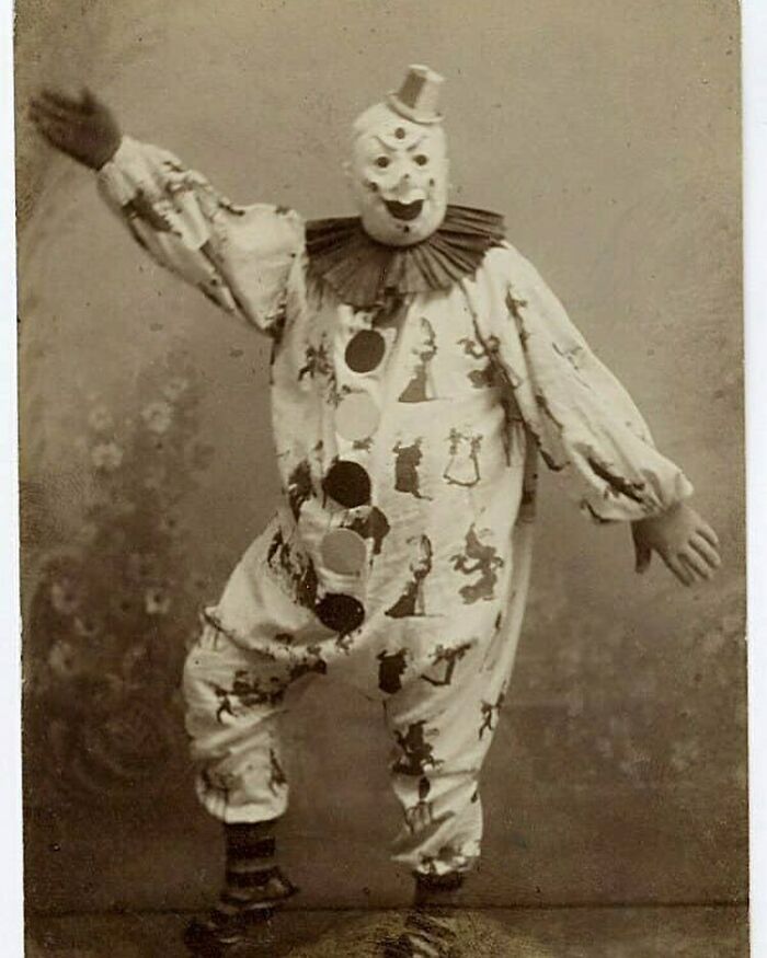 Un payaso feliz de principios del siglo XX
